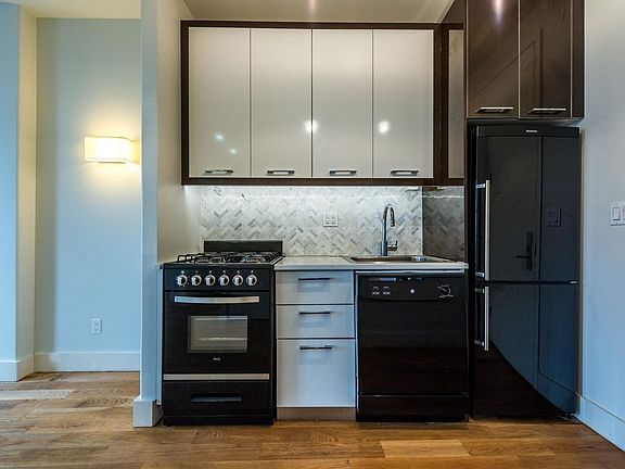 3rd image of 865 Grand St APT 1C
