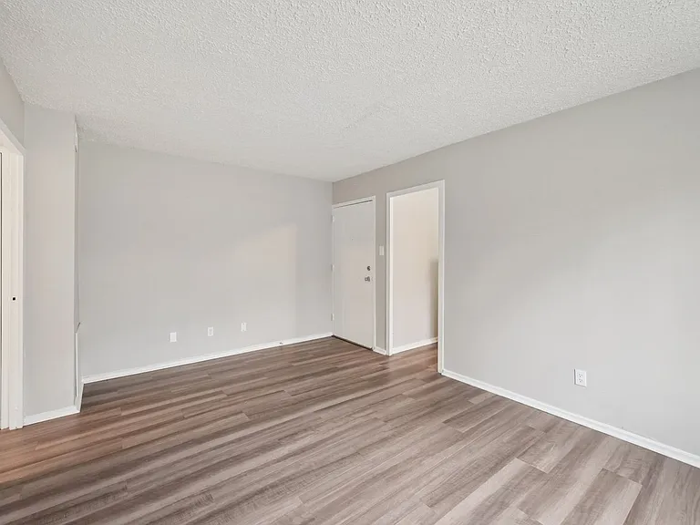 Clifton Woods Apartments — Photo 63