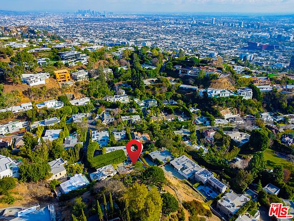 4th image of 1523 3/8 N Doheny Dr