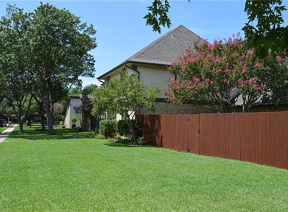 3rd image of 1020 Hampshire Ln