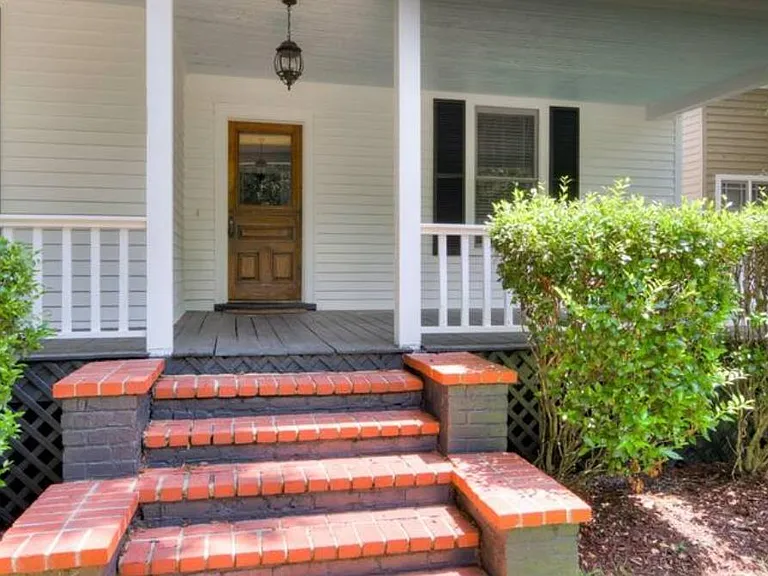 328 Union St SE — Photo 2