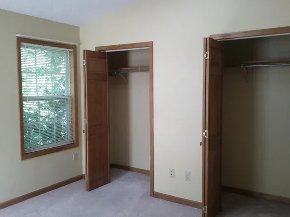 1006 Elkins Dr, Morgantown, WV 26505