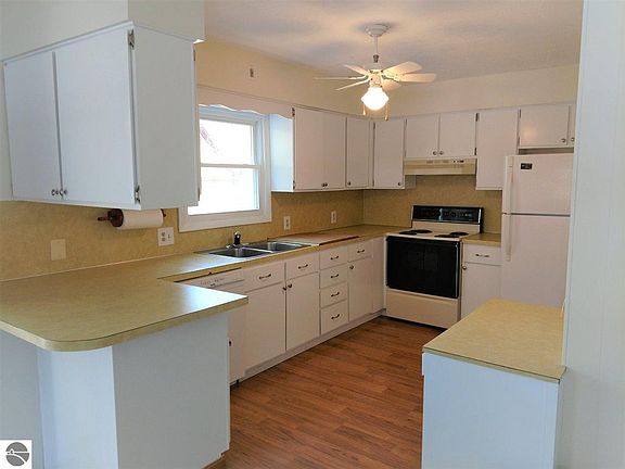5th image of 1005 Parkview Dr