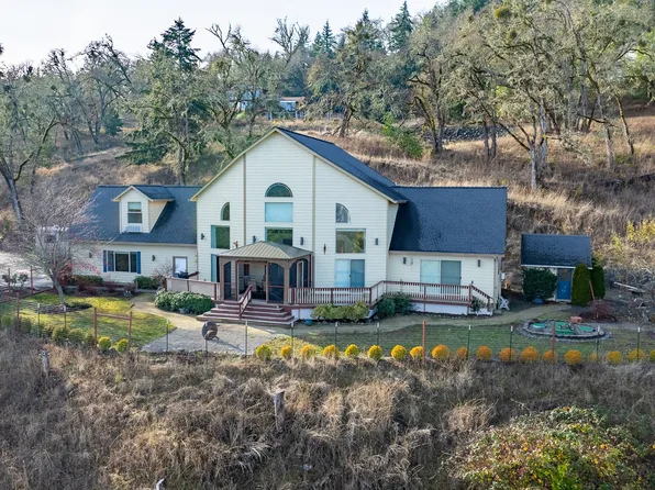 835 Jewel Dr, Roseburg, OR 97471