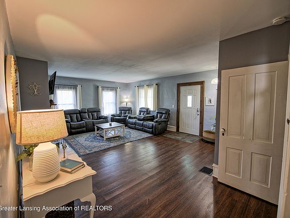 5th image of 8250 Oneida Rd