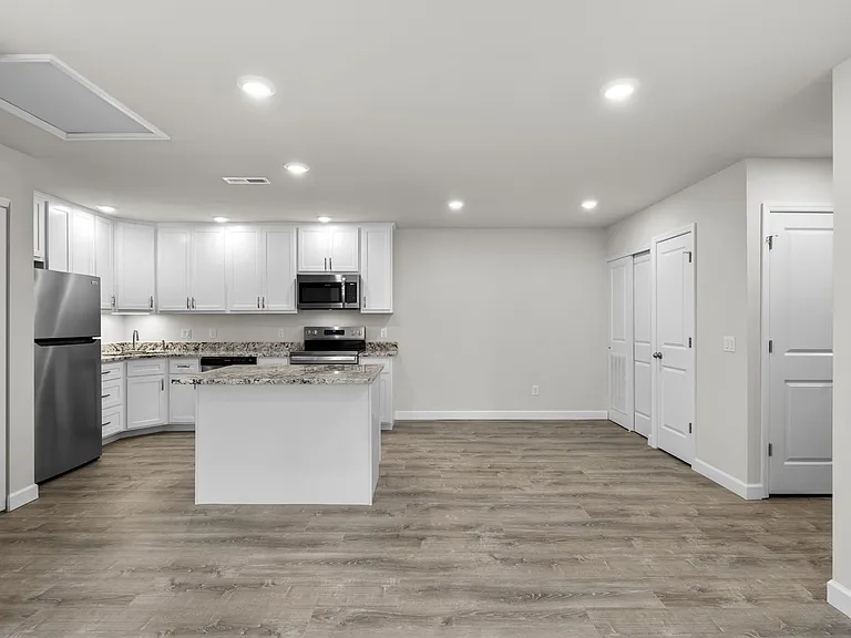 Sherman Square Apartments — Photo 10