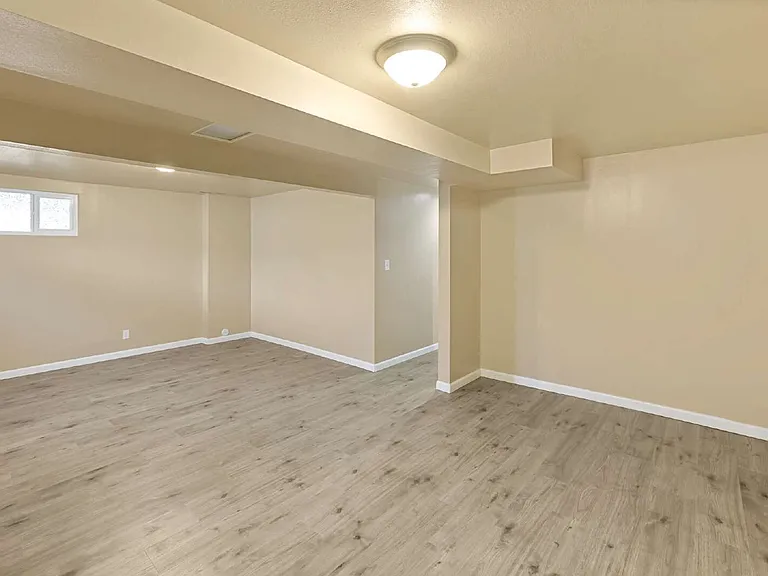 1401 Sanderson Ave — Photo 24