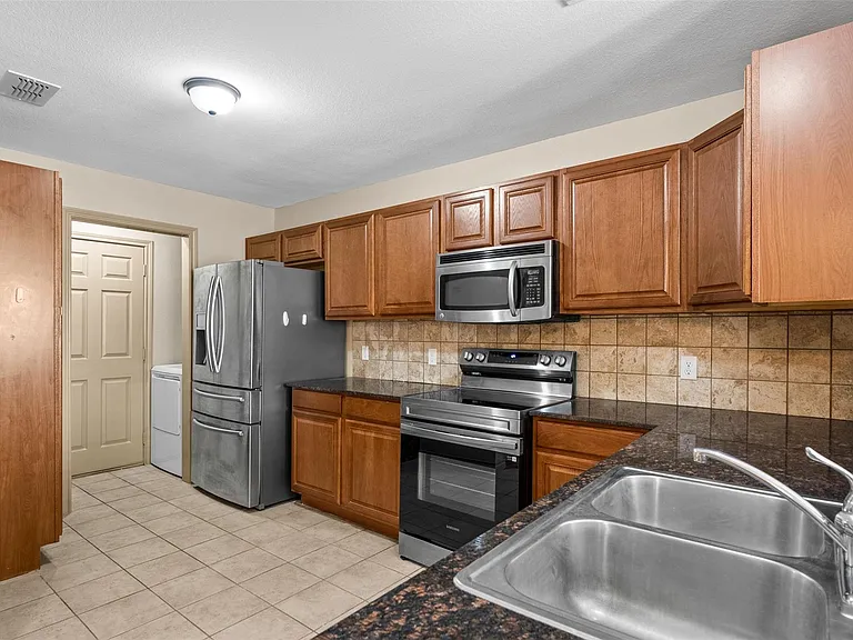 12611 Oceanside Dr — Photo 3