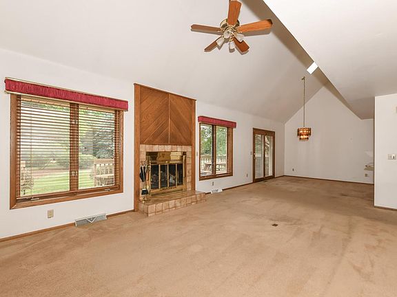 4th image of W270N6983 Woodland Oaks DRIVE