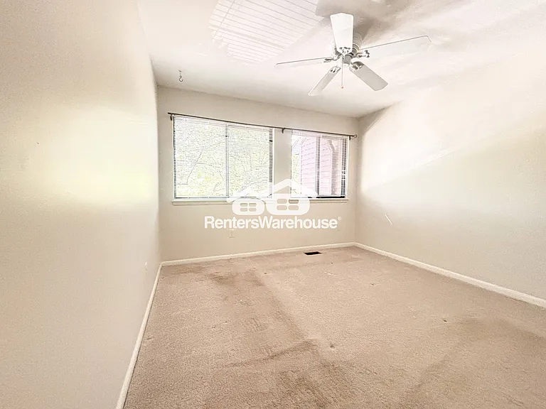 20469 Waters Point Ln — Photo 11
