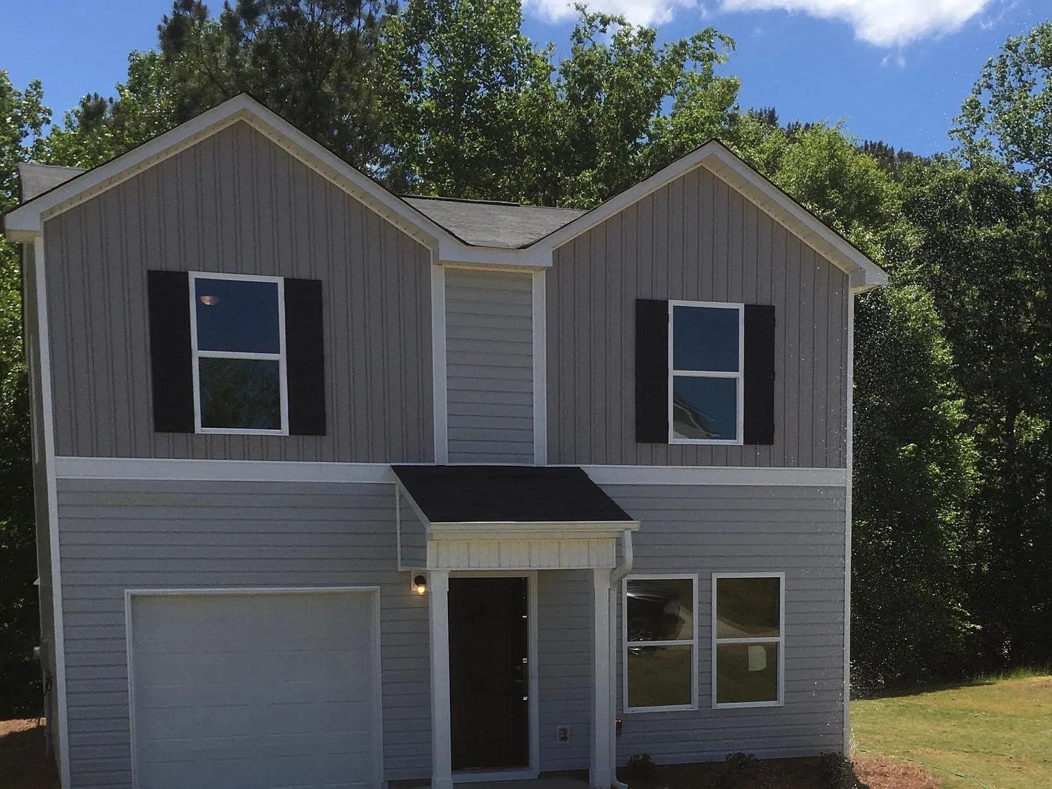 174 Queens Cir — Photo 1