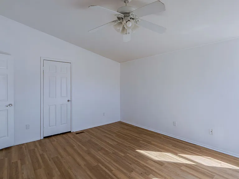 25120 Charina Ln — Photo 8