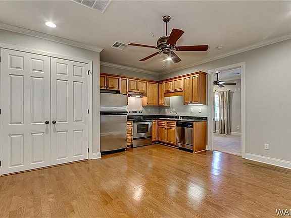 2nd image of 704 13th St APT 8