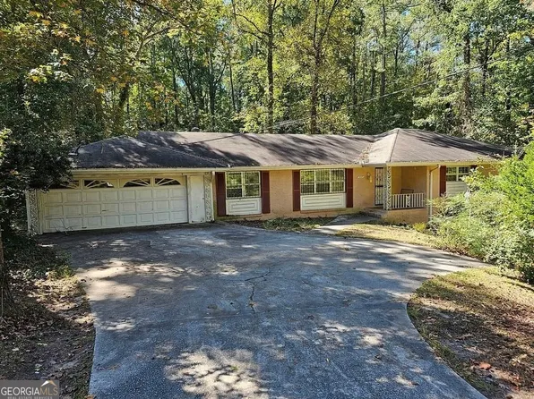 2618 Lake Shore Dr, College Park, GA 30337