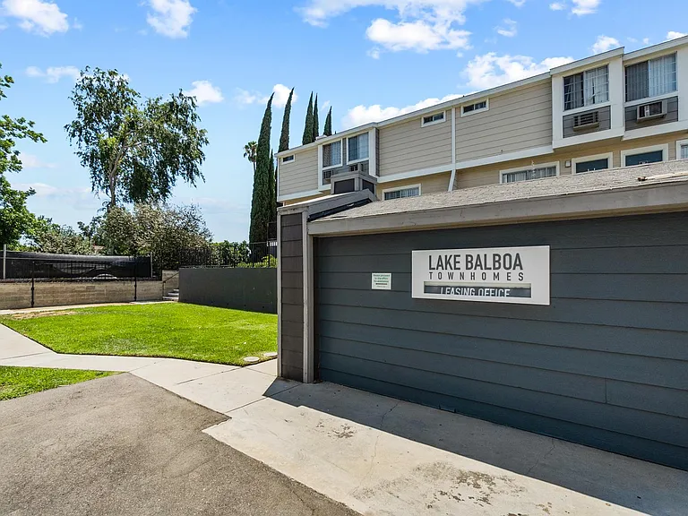 Lake Balboa Townhomes — Photo 3