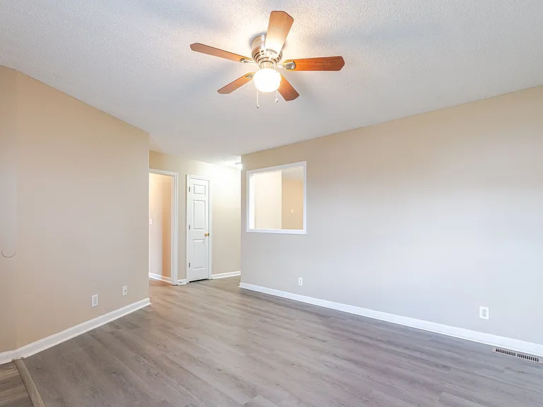 511 Potomac Dr — Photo 2