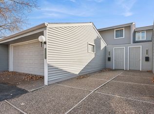 2668 Mackubin St, Roseville, MN 55113
