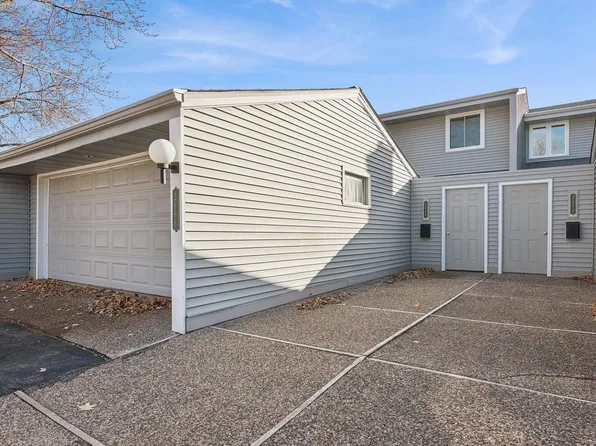 2668 Mackubin St, Roseville, MN 55113