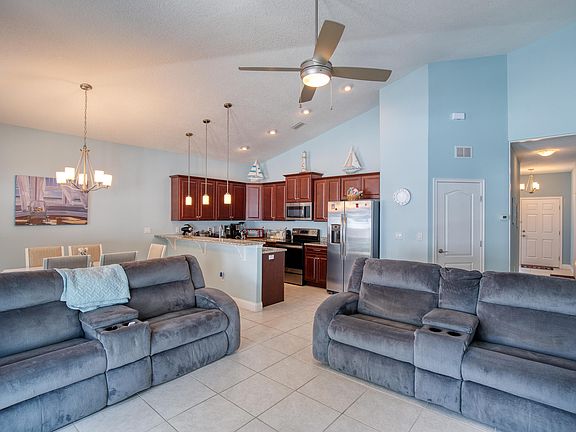 5th image of 201 Sunrise Cove Cir