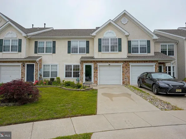 8 Saw Mill Dr, Mount Laurel, NJ 08054