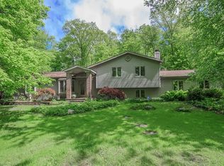 9544 Crackel Rd, Chagrin Falls, OH 44023