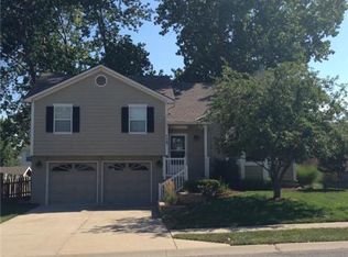 115 E Laredo Trl, Raymore, MO 64083