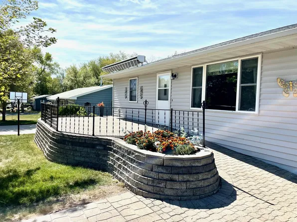 911 5th St, Albany, MN 56307