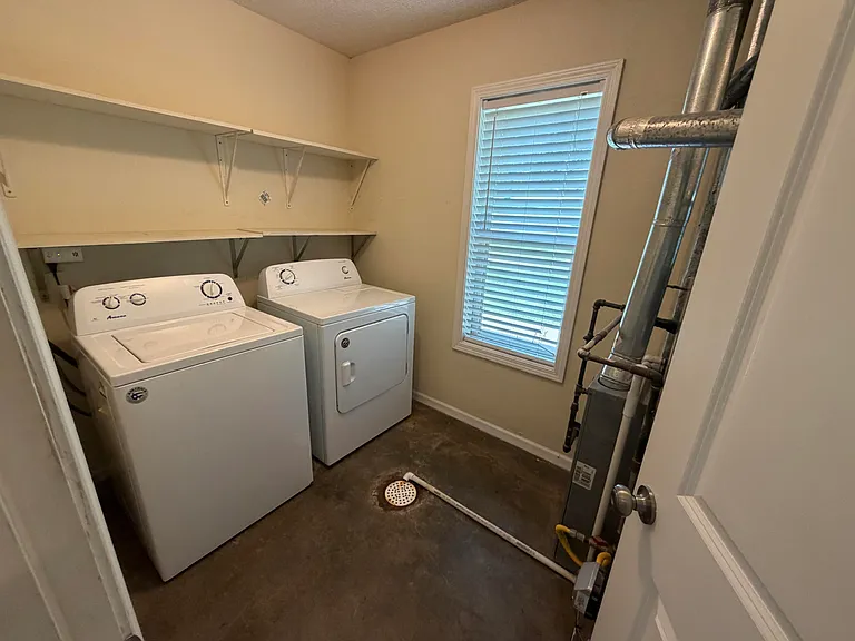 2032 Waterfront Dr N #D — Photo 5