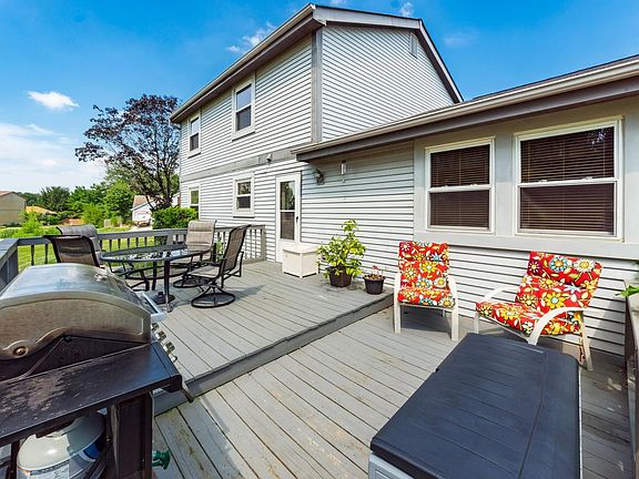 3rd image of 9733 Meadow Wood Dr NW