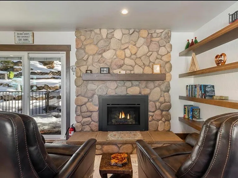 1265 Lincoln Cir — Photo 8