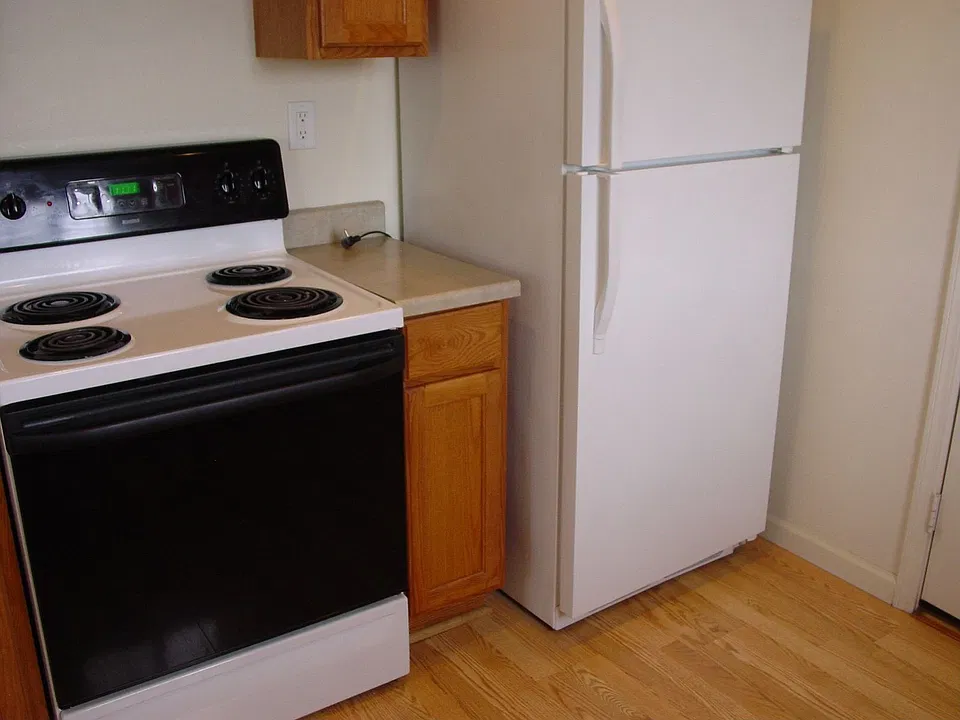 stove/fridge