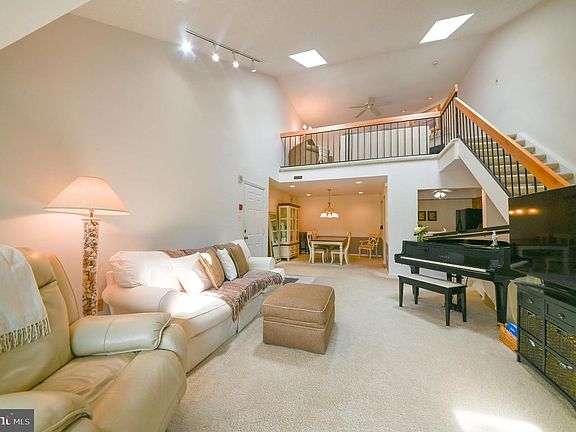 3rd image of 72303 Delaire Landing Rd #303-00