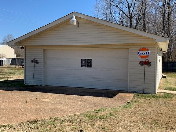 5th image of 90 Charles Latham Dr