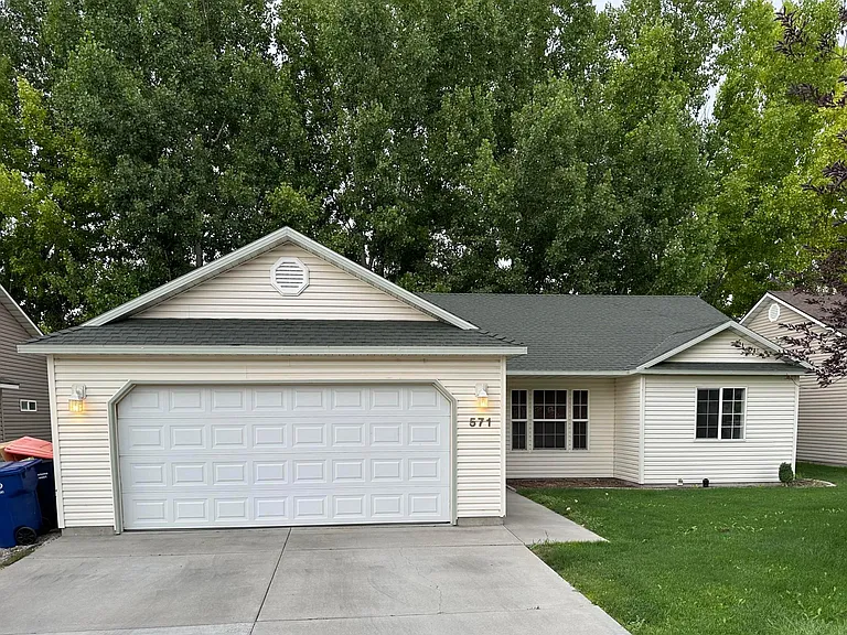 571 Cedarbrook Dr — Photo 1