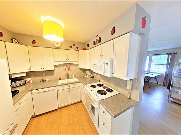 2nd image of 22042 Hanover Dr