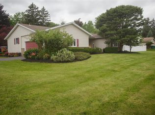 75 Towpath Ln, Rochester, NY 14618