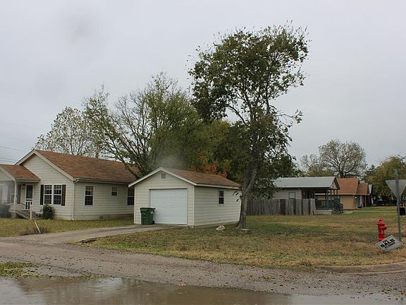 2nd image of 402 Bluebonnet Dr