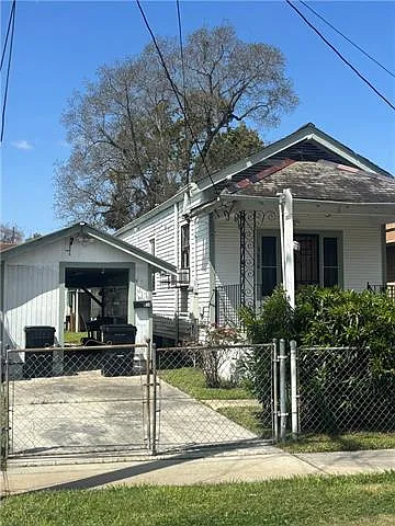 Building Photo - 1634 Bartholomew St