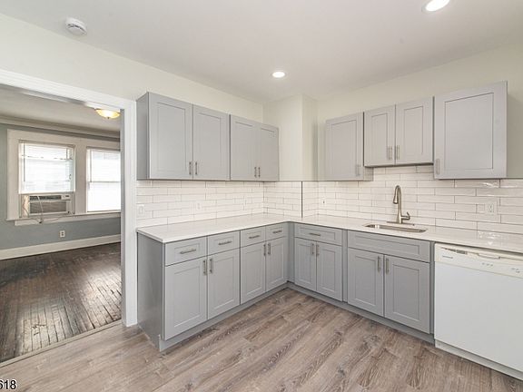 4th image of 86 Tappan Ave
