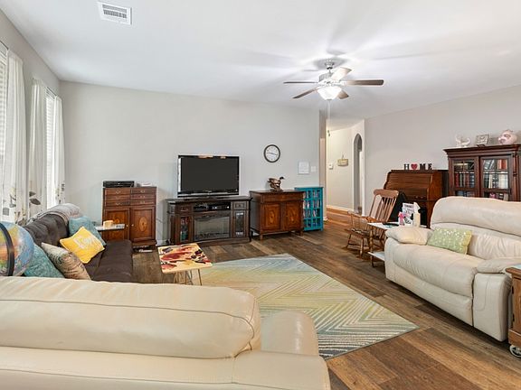 4th image of 336 Leawood Ave