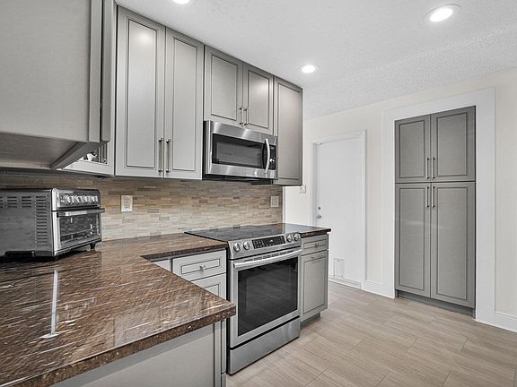 4th image of 1050 NW 73rd Terrace
