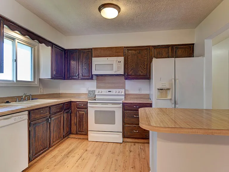 3514 Glory Cir — Photo 13
