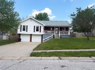 404 NW 39th St, Blue Springs, MO 64015
