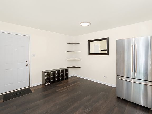 5th image of 535 E Jefferson St Unit 2D