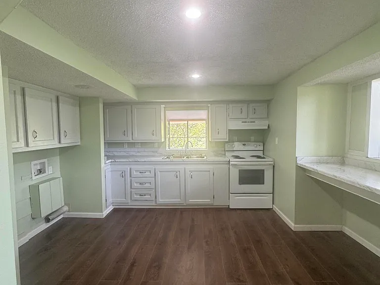 179 Gilmer St #A — Photo 5
