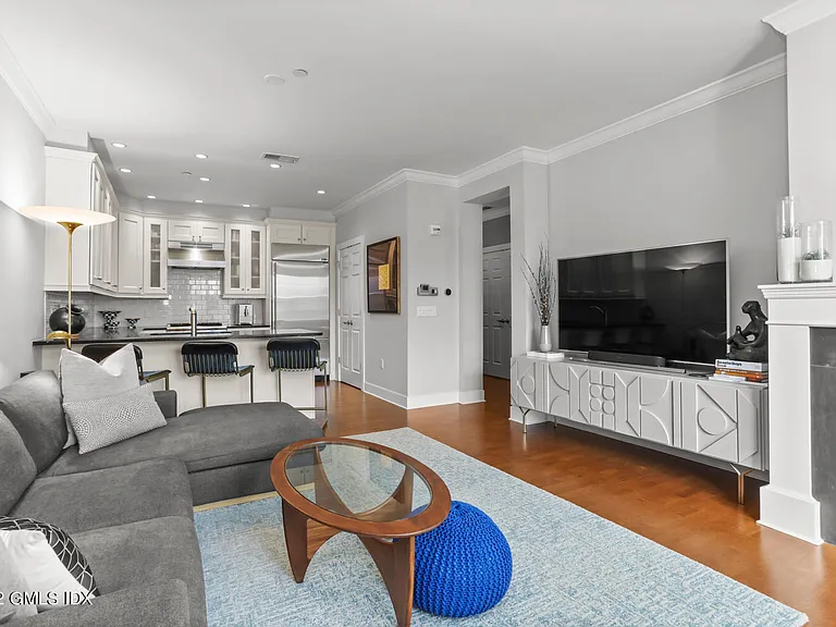 77 Havemeyer Ln #314 — Photo 5