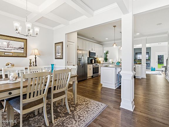 5th image of 1121 Spincast Road