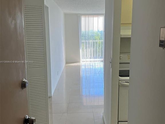 4th image of 470 Executive Center Dr APT 4L
