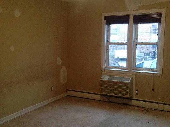 4th image of 2119 E 64th St