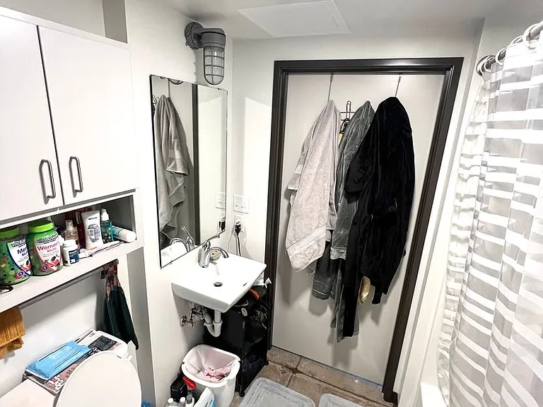521 W 2nd Street - Leijona — Photo 47